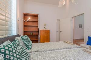 Urban Harmony Studios & Apartment on Akacfa Street