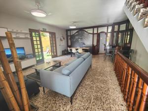 Amplia casa 5 habitaciones en Santa Cruz con zona para trabajar