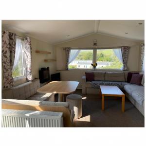 Caravan - sleeps 6 & parking