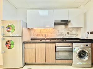 Homes2Retreat - Cozy Studio with Pool and Sauna in Al Furjan