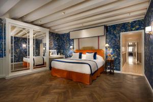 Palazzo Loredan Grand Canal