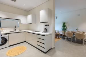 Luxurious 3BR Apartment With Self Check-in NZL251