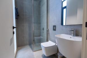 Luxurious 3BR Apartment With Self Check-in NZL251