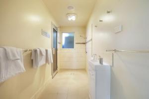 Logans Beach Apartments - BeachHouse