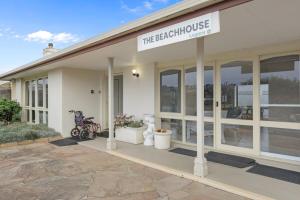 Logans Beach Apartments - BeachHouse