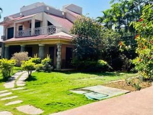 Leo Comforts river view Resort