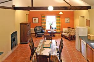 2 Bed in Maam oc-i252