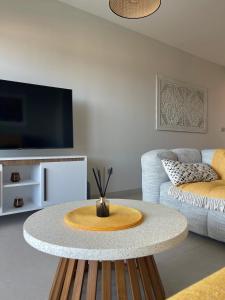 Sunset Sailors by Mar Holidays