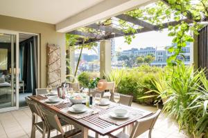 Secure 2bed Apartment in the Marina Carradale 002