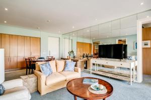 Secure 2bed Apartment in the Marina Carradale 002