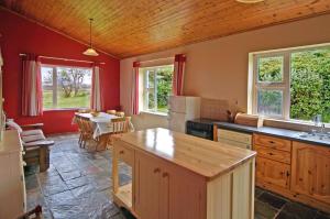 3 Bed in Portmagee oc-i172