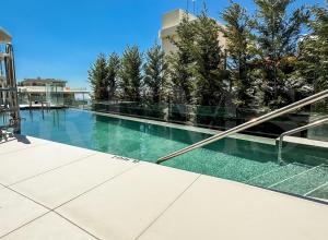 Seaview gem with terrace, hot tub and pool REMS