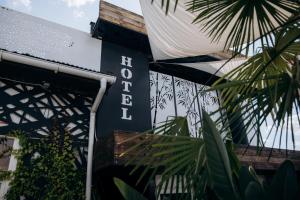 Кузня міні-готель Критий басейн та сніданки входять у вартість