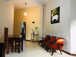 Travel Neth Lake Font Bungalow - Anuradhapuraya