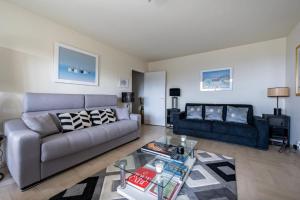 Studio with sea and pool view