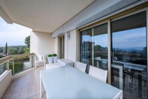 Studio with sea and pool view
