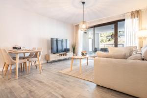 Mijas gem with terrace, pool & parking REMS