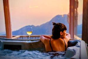 Panoramic Jacuzzi Suite with huge Balcony & Swing