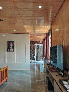 Panoramic Jacuzzi Suite with huge Balcony & Swing