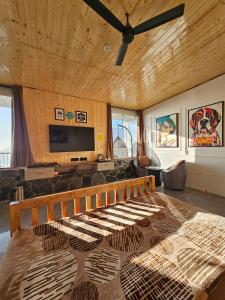 Panoramic Jacuzzi Suite with huge Balcony & Swing