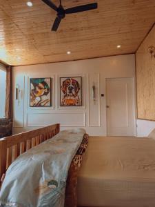 Panoramic Jacuzzi Suite with huge Balcony & Swing