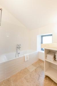 La Bastide du Père Mathieu Jacuzzi couvert et Piscine