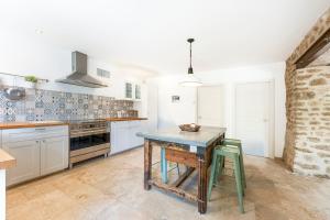 La Bastide du Père Mathieu Jacuzzi couvert et Piscine