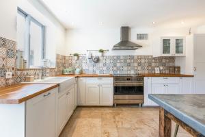 La Bastide du Père Mathieu Jacuzzi couvert et Piscine