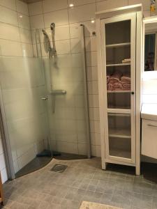 20 min to Umeå 6-7 guests, sea, lake, forest and golf