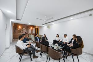 FabHotel Luxe 8 Stayz - Phase 1 Metro, Golf Course Road & Arjun Marg