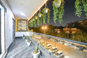FabHotel Luxe 8 Stayz - Phase 1 Metro, Golf Course Road & Arjun Marg