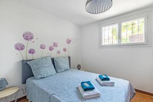 Bright House With Terrace And Garden