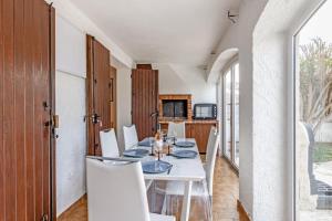 Bright House With Terrace And Garden