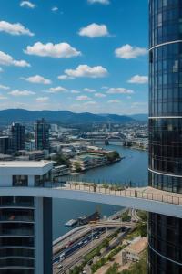 Gleaming Riverfront - Stay on Casino, Free Carpark