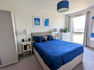 Newly built apartment, stunning views of the city!