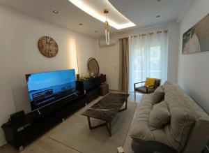 Coastal Elegance 1-Bedroom Hideaway by the Beach