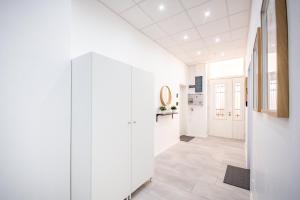 Stylish Central Nest with AC