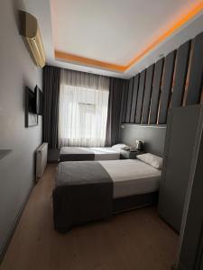 Crowned Boutique Hotel