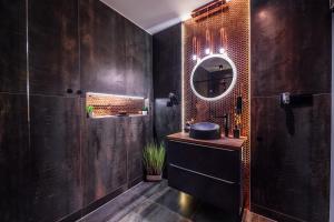 Copper Apartment by Cracovia Prime