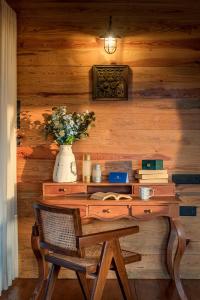 SaffronStays Satori WoodHouse - 2BR lake-view pool villa with farm-to-table dining, machan sit-out and lush gardens