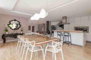 Luxury villa in Tossa, heated pool