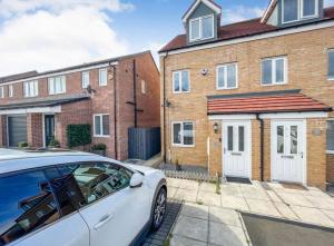 Spacious 3-Storey Home from Home in Hetton le Hole