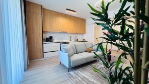 Crystal North Deluxe Apartments - Modern Comfort & Style