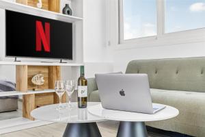 Modern Sea-View Apartment in Central Peyia