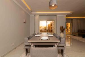 Modern 3BR Retreat at Akoya Perfect for Work & Family Stays