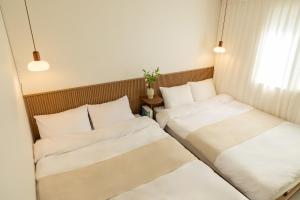 Special Offer,3 minutes to Airport Bus, 3 Bedrooms, 4 Beds, Accommodates up to 7 Guests, Near Hongje Waterfall