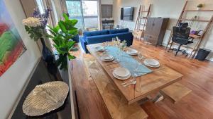 NEW 3-Bedroom Kings Cross flat with Balcony, Free WiFi and lift access near St Pancras International, Angel, Islington,