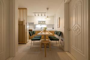 Special Offer,3 minutes to Airport Bus, 3 Bedrooms, 4 Beds, Accommodates up to 7 Guests, Near Hongje Waterfall