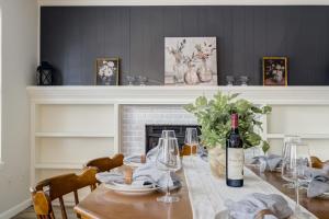 Modern 6BR Home in Briargate - Pet Friendly