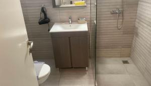 Bright 2-Bedroom Apt in Ampelokipoi Near Hospital